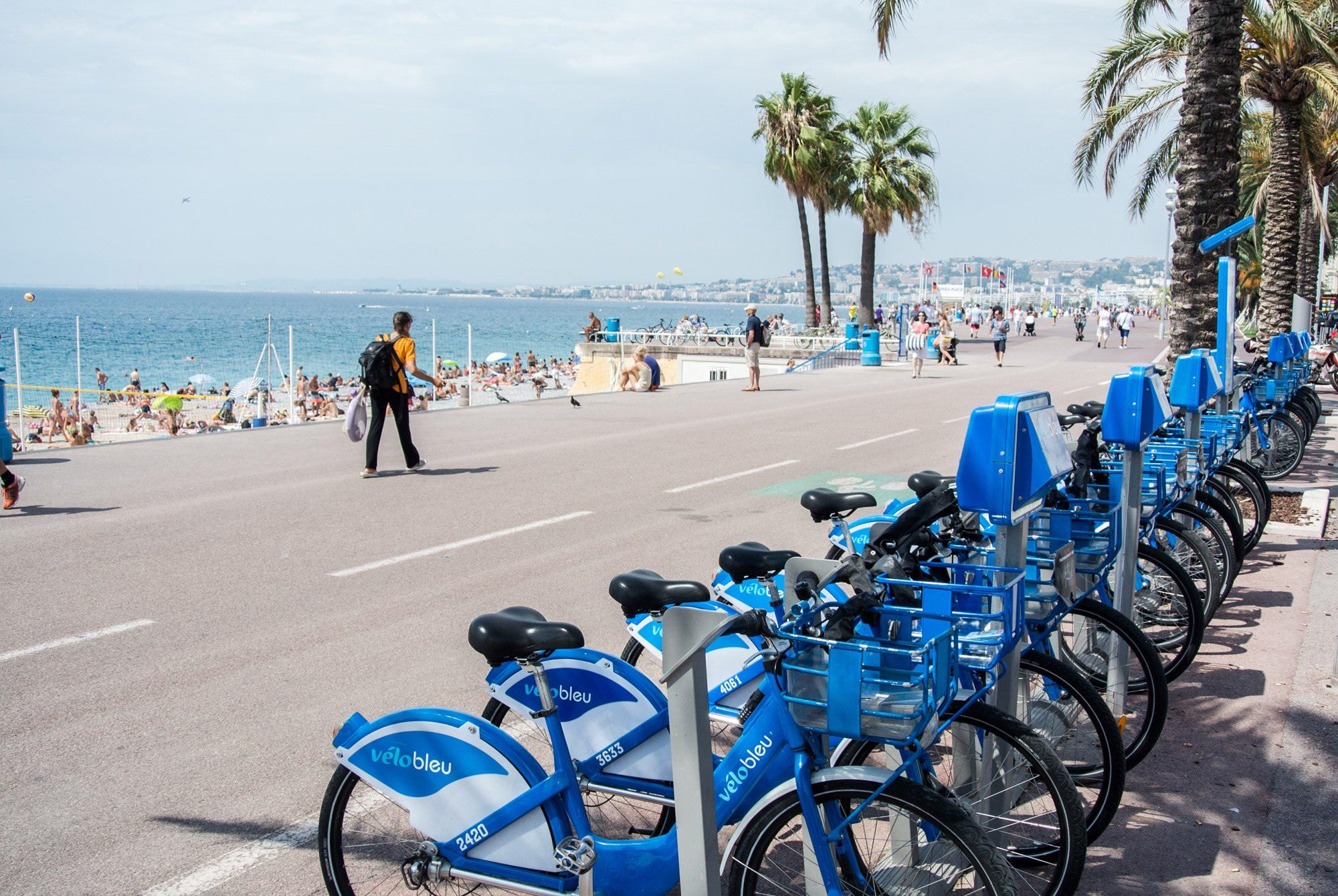 Get around by bike in Nice, France