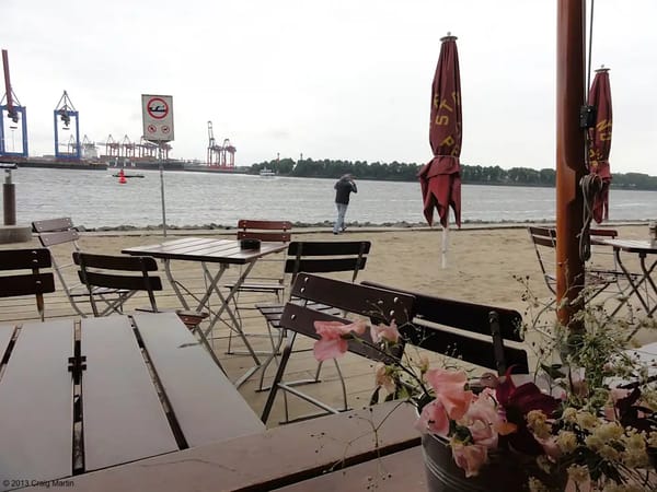 Chilling out on the banks of the rather chilly Elbe.