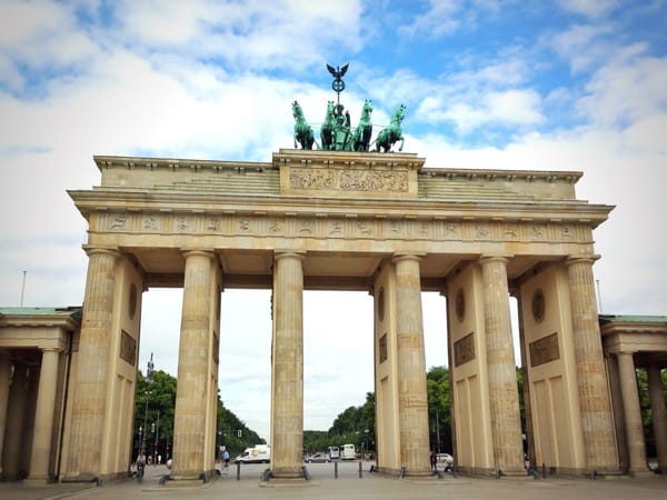 visit the Brandenburg gate