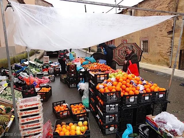 Morning market in Tábara