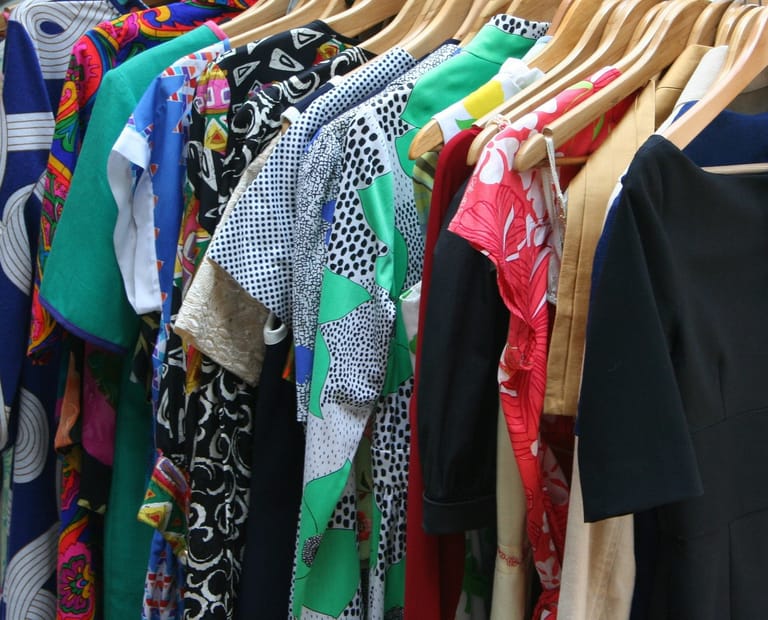 Top 5 tips for clothes shopping while travelling