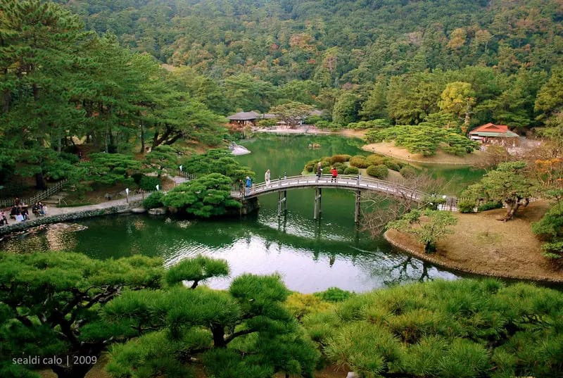 How to visit Ritsurin Park, Japan