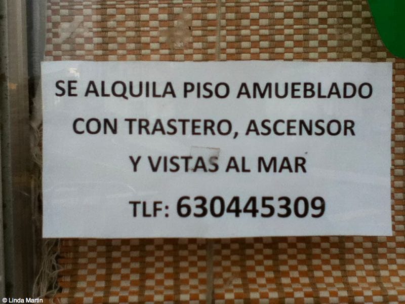 Apartment for rent sign in A Coruna