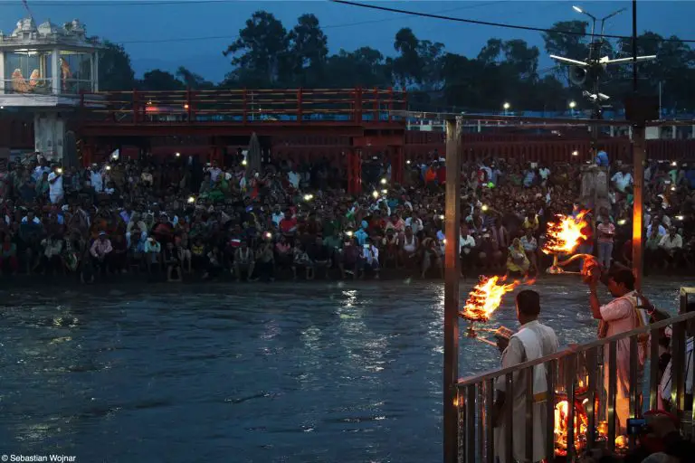 Attending a Ganga Aarti: how to worship the Ganges River in Haridwar